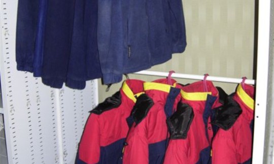 стеллажи со штангами для спецодежды