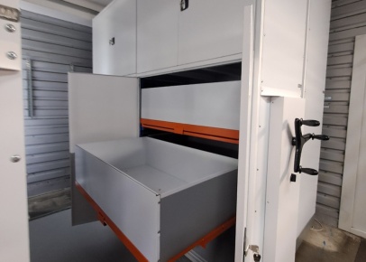 Стеллаж среднегрузовой с дверями и выдвижными ящиками