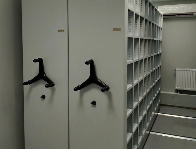 Мобильные стеллажи с оцинкованными полками